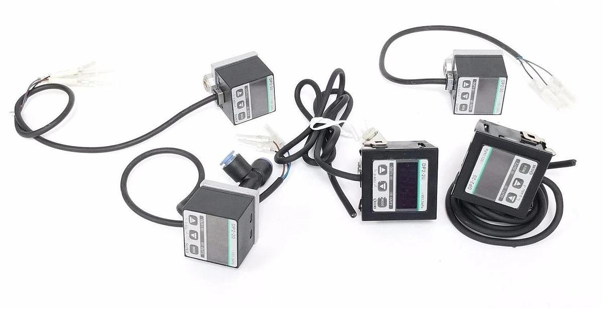Used LOT OF 5 SUNX DP2-20 DIGITAL PRESSURE SENSORS DP220, 12 TO 24V DC