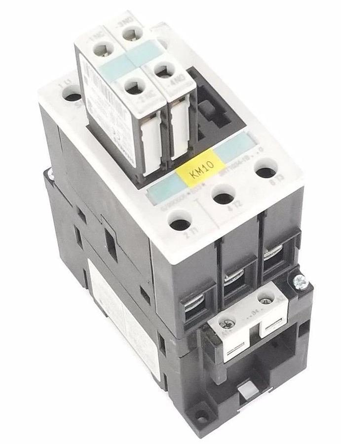 Used SIEMENS 3RT1034-1BB40 CONTACTOR DC 24V W/ 3RH1921-1CA01, 3RT1936-1ER00
