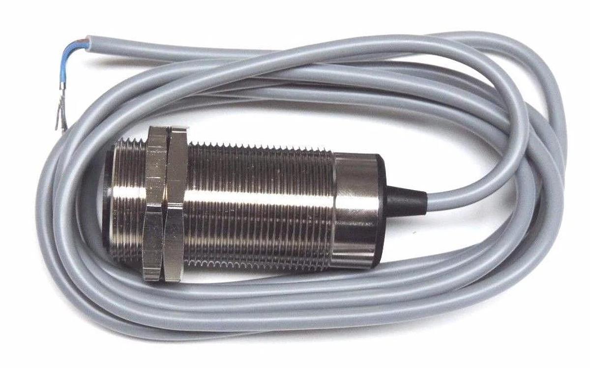Used NIB BAUMER ELECTRIC FZAM-30N5001 PHOTO ELECTRIC SENSOR FZAM30N5001, 10-40VDC