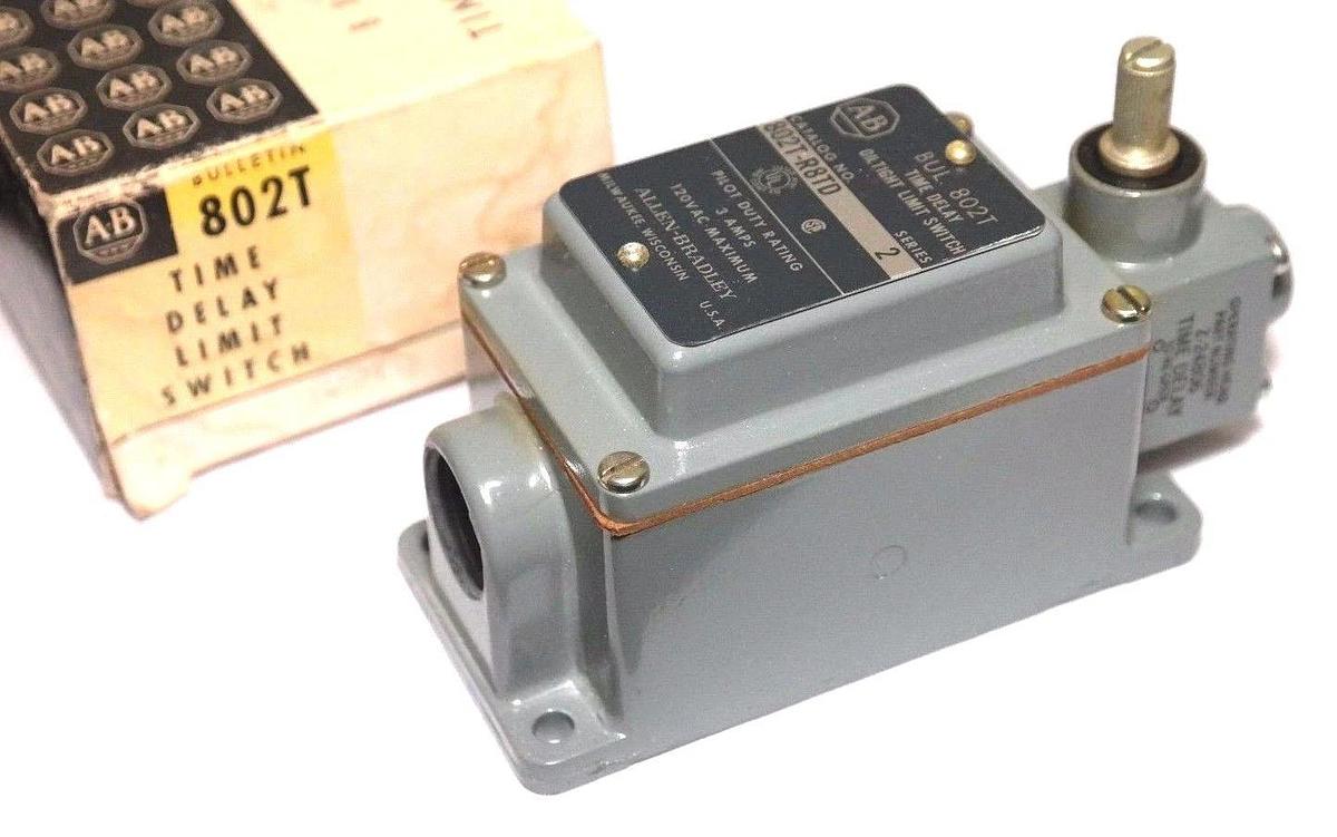 Used NIB ALLEN BRADLEY 802T-R8TD SER. 2 LIMIT SWITCH W/ Z-24806 OPERATING HEAD