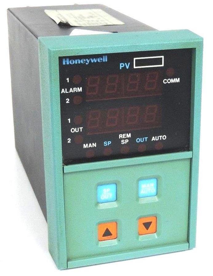 Used HONEYWELL DC5011-A2-0000-10-00-312 DIGITAL TEMP. CONTROLLER DC5011A200001000312