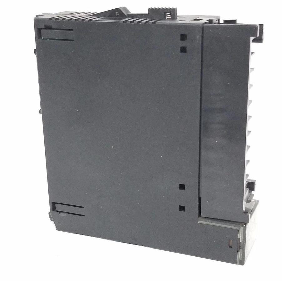 Used GE FANUC IC693MDL641B INPUT MODULE 24 VDC 16PT NEG LOGIC (MISSING DOOR)