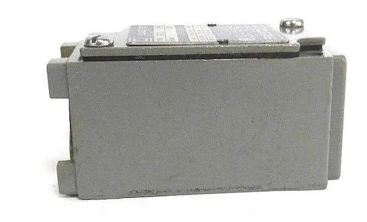 Used SQUARE D 9007-B65A2 LIMIT SWITCH 9007B65A2, SER. B, FORM: CK