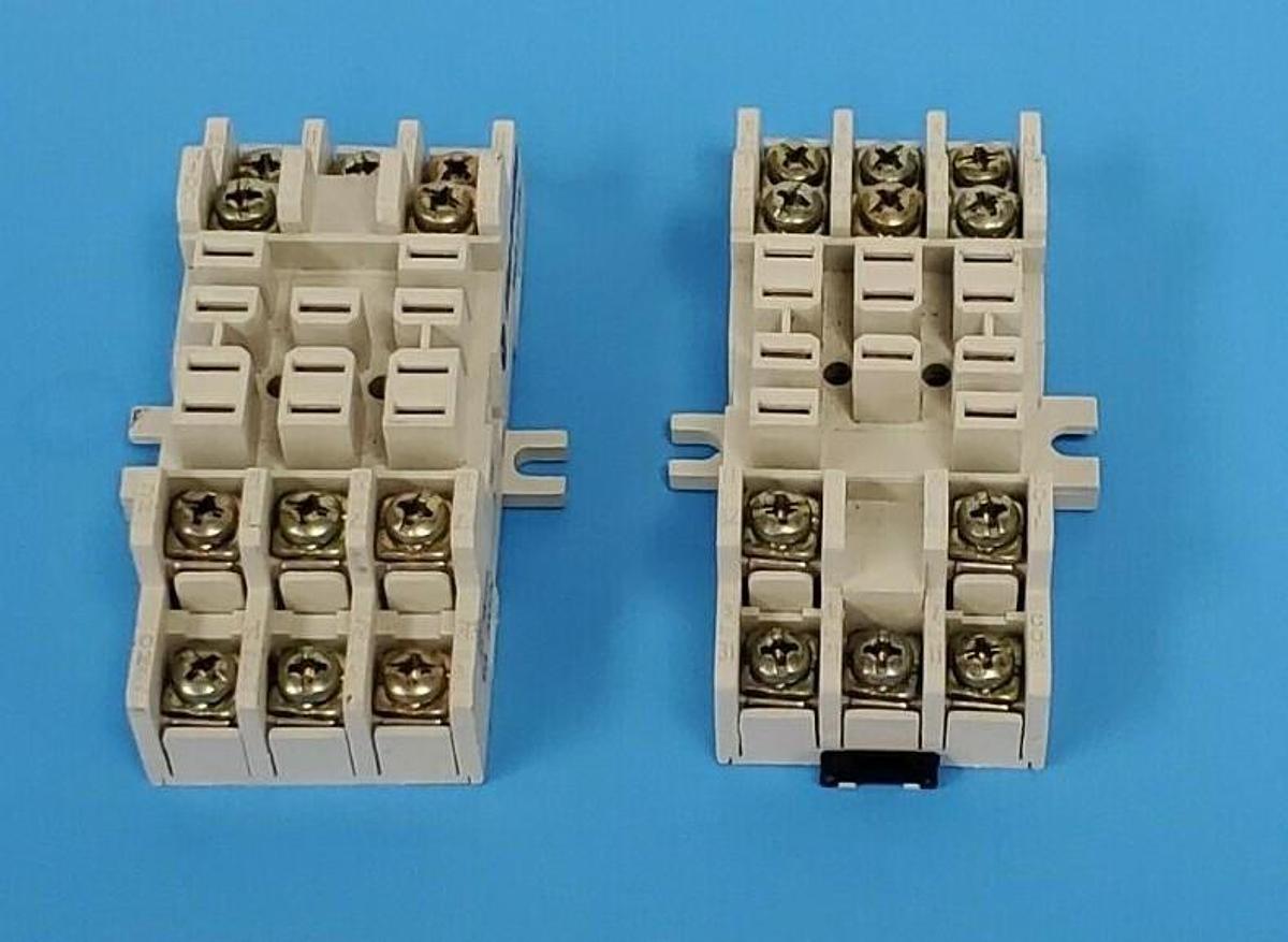 Used LOT OF 2 NEW ALLEN BRADLEY 700-HN154 RELAY SOCKETS 11-PIN 15 A 300 VAC SER. A