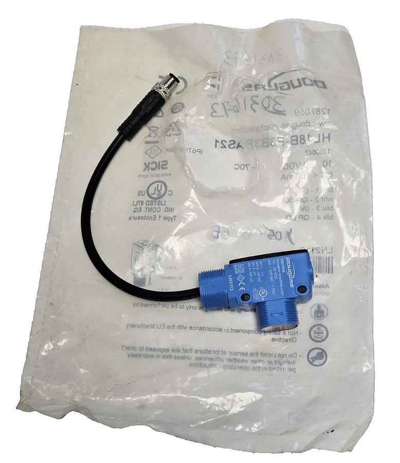 SICK HL18B-P3B3BAS21 | 1100647 SureSense Photo Sensor | Douglas Machine 1287059