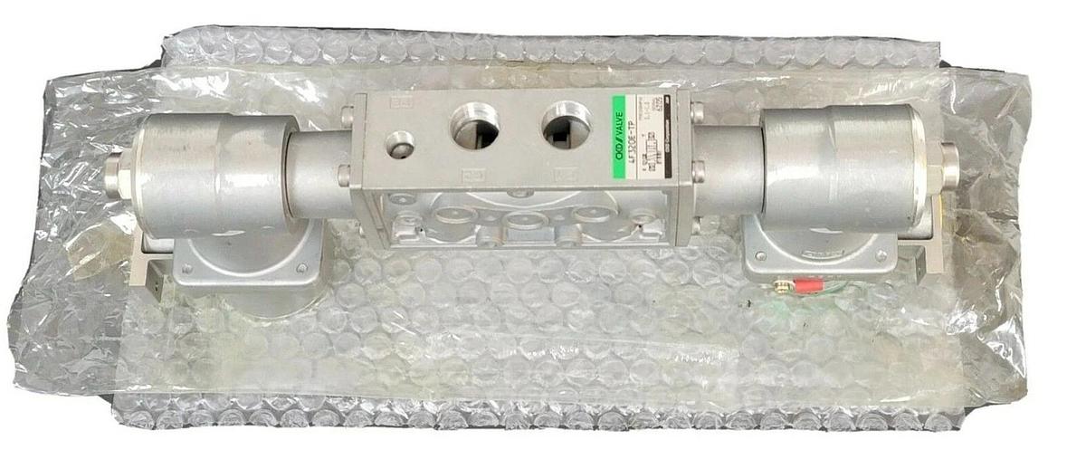 Used NIB CKD 4F320E-10-TP SOLENOID VALVE 4F320E10TP VOLTS: AC200V