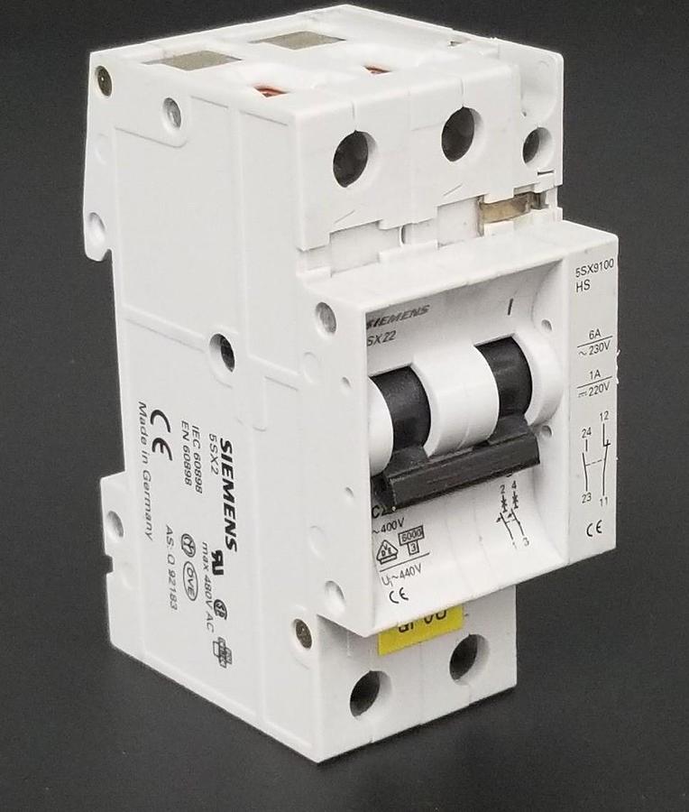 Used SIEMENS 5SX22C2 CIRCUIT BREAKER 5SX22, 480V AC W/ 5SX9100HS CONTACT BLOCK