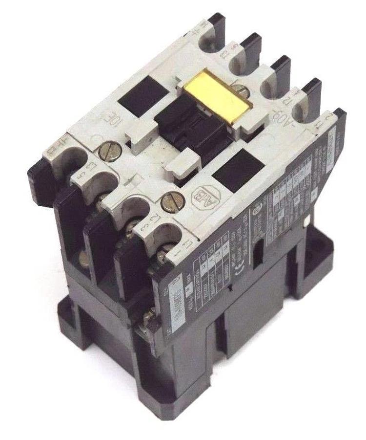 Used ALLEN BRADLEY 100-A09NKF3 CONTACTOR 100-110V 9A 50/60HZ NON REVERSING SER. B