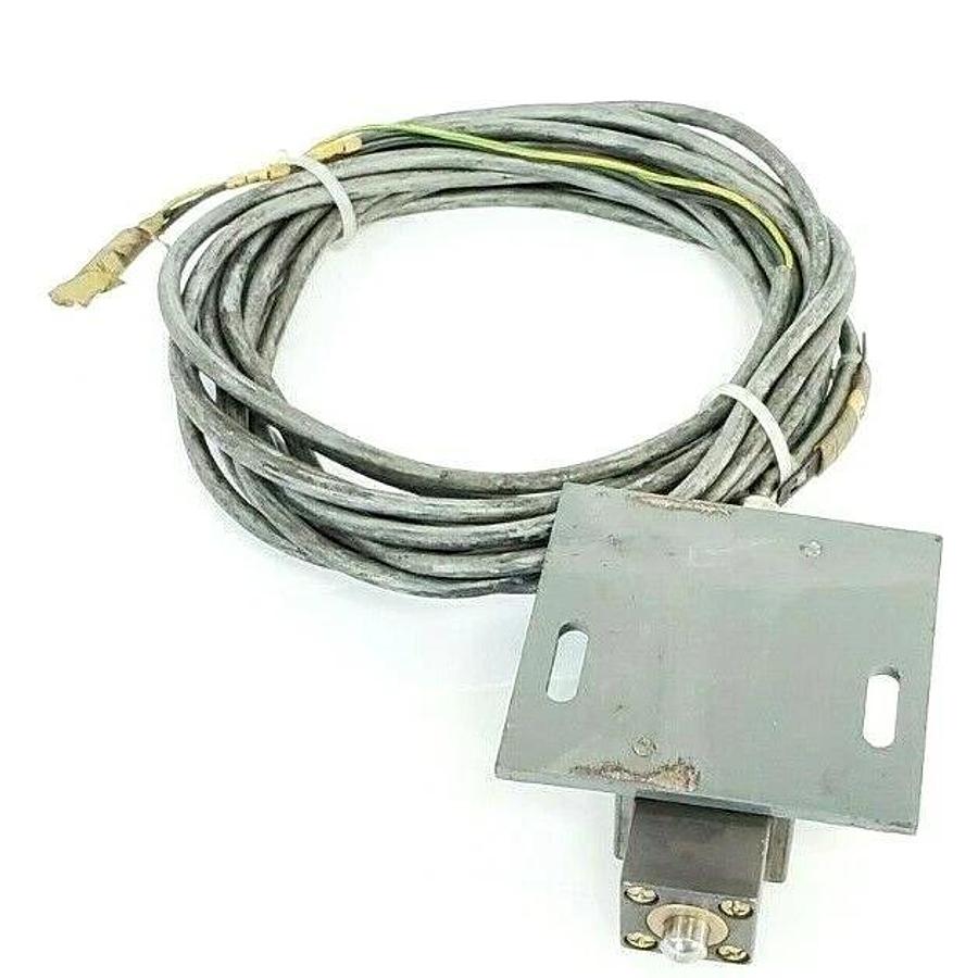 Used EUCHNER NZ1WO-511 SAFETY INTERLOCK LIMIT SWITCH NZ1W0511 NZ1WO511