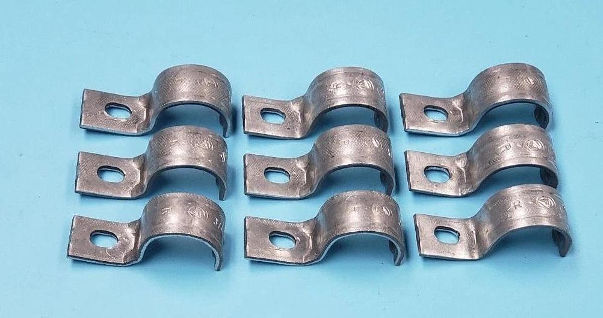Used LOT OF 9 APPLETON 3/4" STEEL PIPE CLAMPS