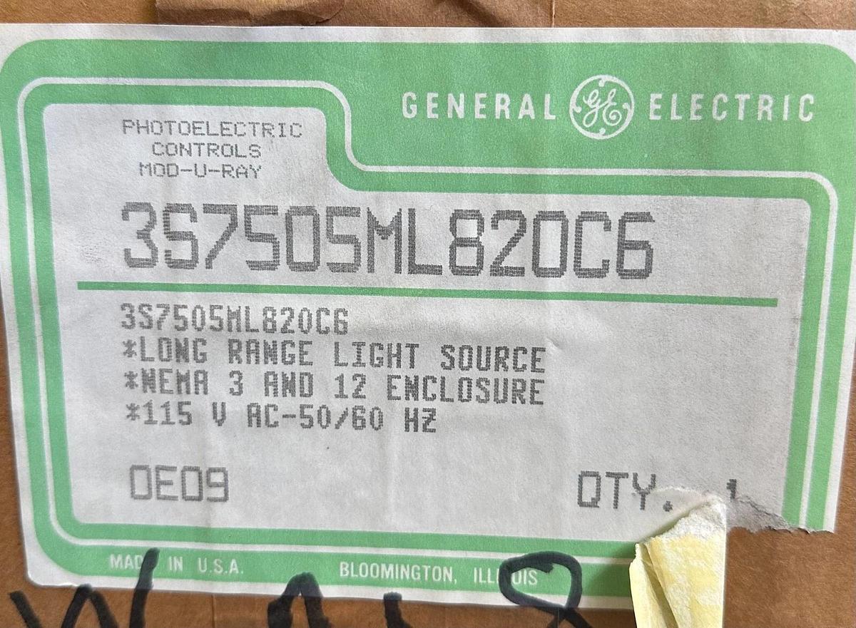 Used NEW GENERAL ELECTRIC 3S7505ML820C6 LONG RANGE LIGHT SOURCE 115Vac 50/60Hz