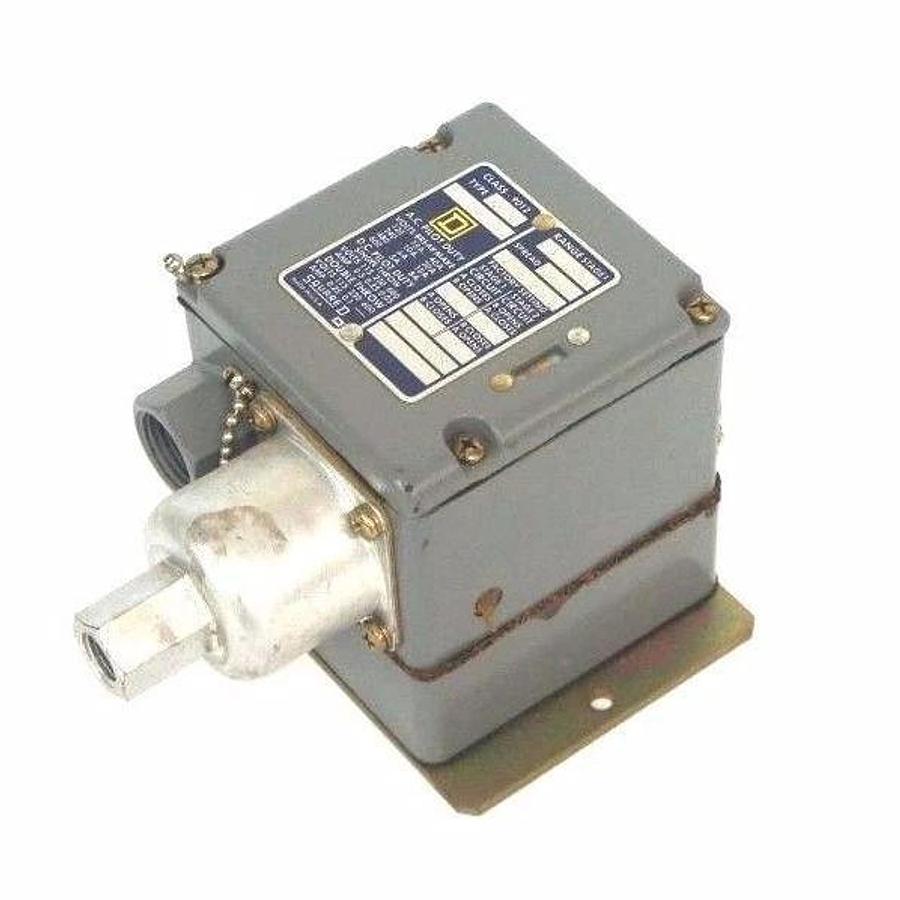 Used SQUARE D 9012-DCW8 PRESSURE SWITCH SER B, 20-150 PSI RANGE, 9012DCW8