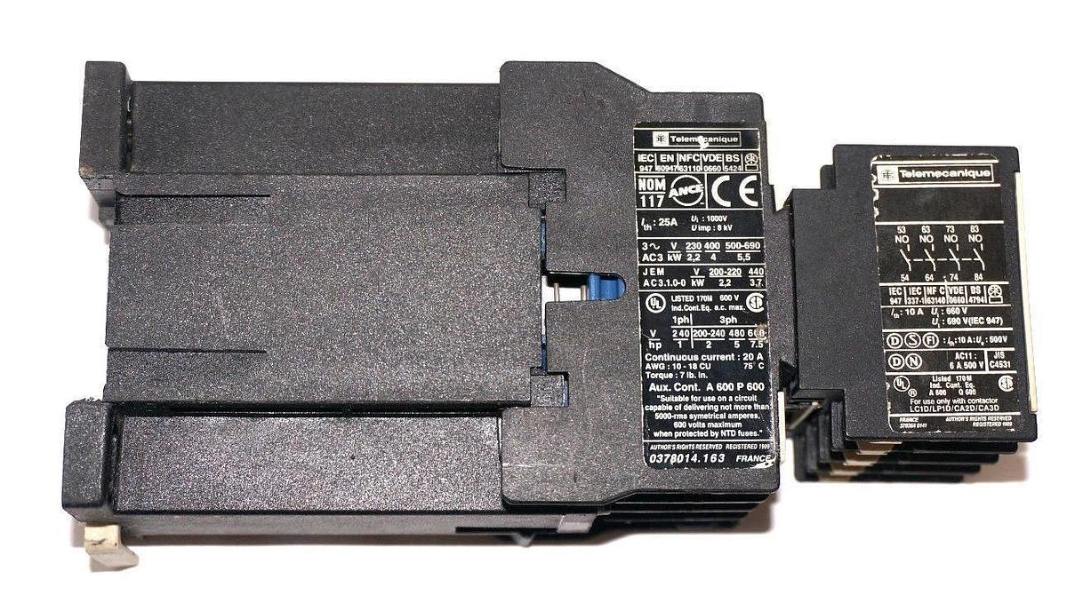 Used TELEMECANIQUE LP1D0910BD CONTACTOR LP1-D0910-BD 24V W/ LA1-DN-40