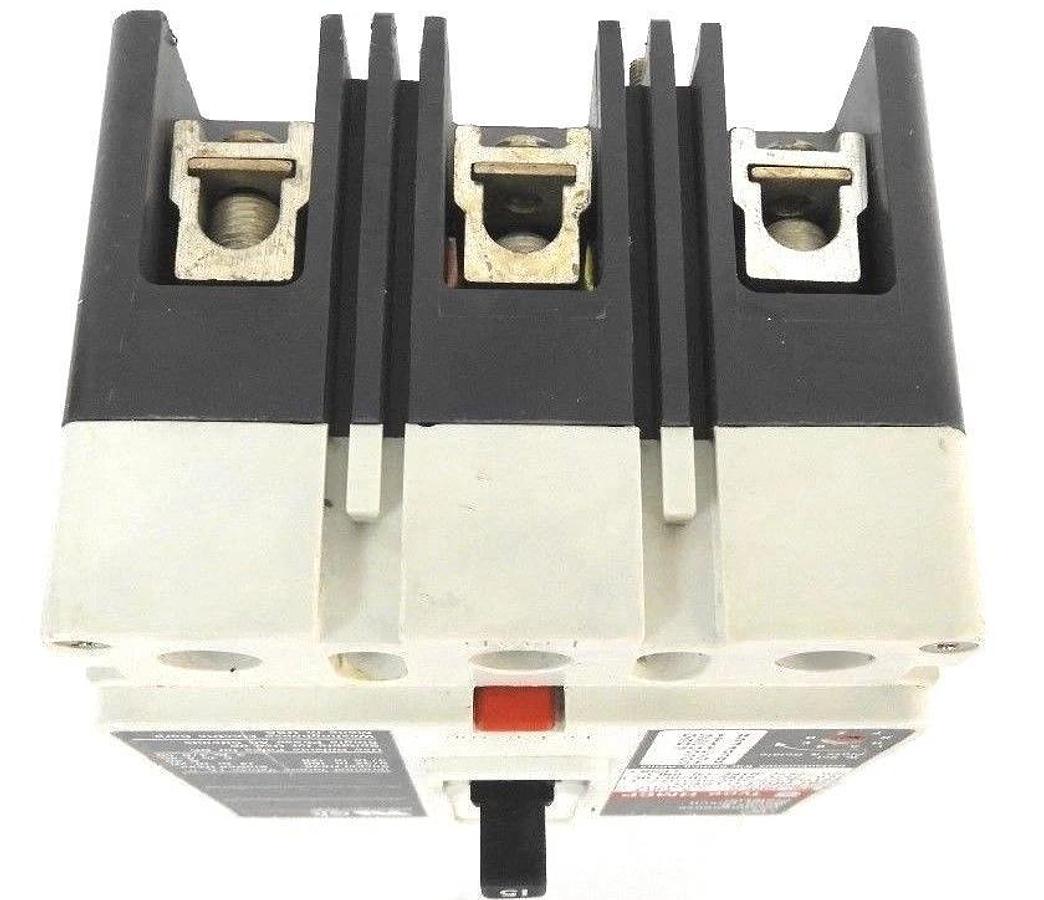 Used WESTINGHOUSE HMCP015E0 CIRCUIT BREAKER STYLE: 6630C86G07, SER. C, 15AMP, 3-POLE