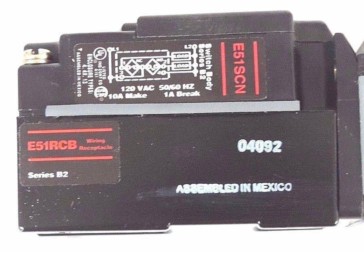 Used NIB CUTLER-HAMMER E51CNP3 PHOTOELECTRIC SENSOR SER. B2