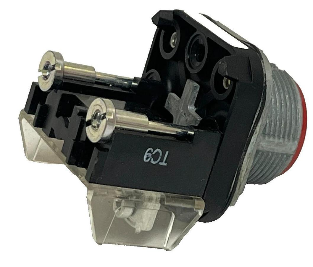 Allen-Bradley 800T-A6D2 Ser. T 30mm Momentary Push Button - Flush Head - Red