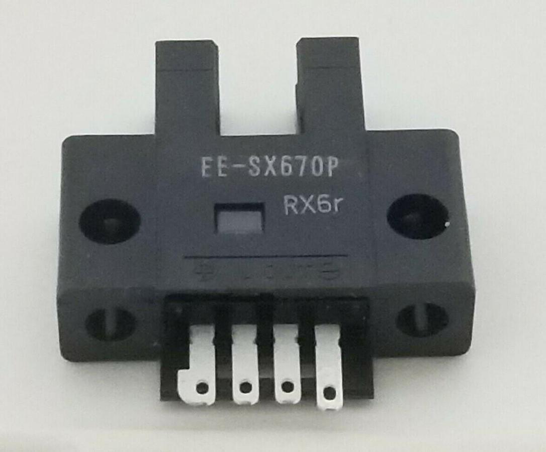 Used LOT OF 8 NEW OMRON EESX670P PHOTOELECTRIC SENSOR EE-SX670P