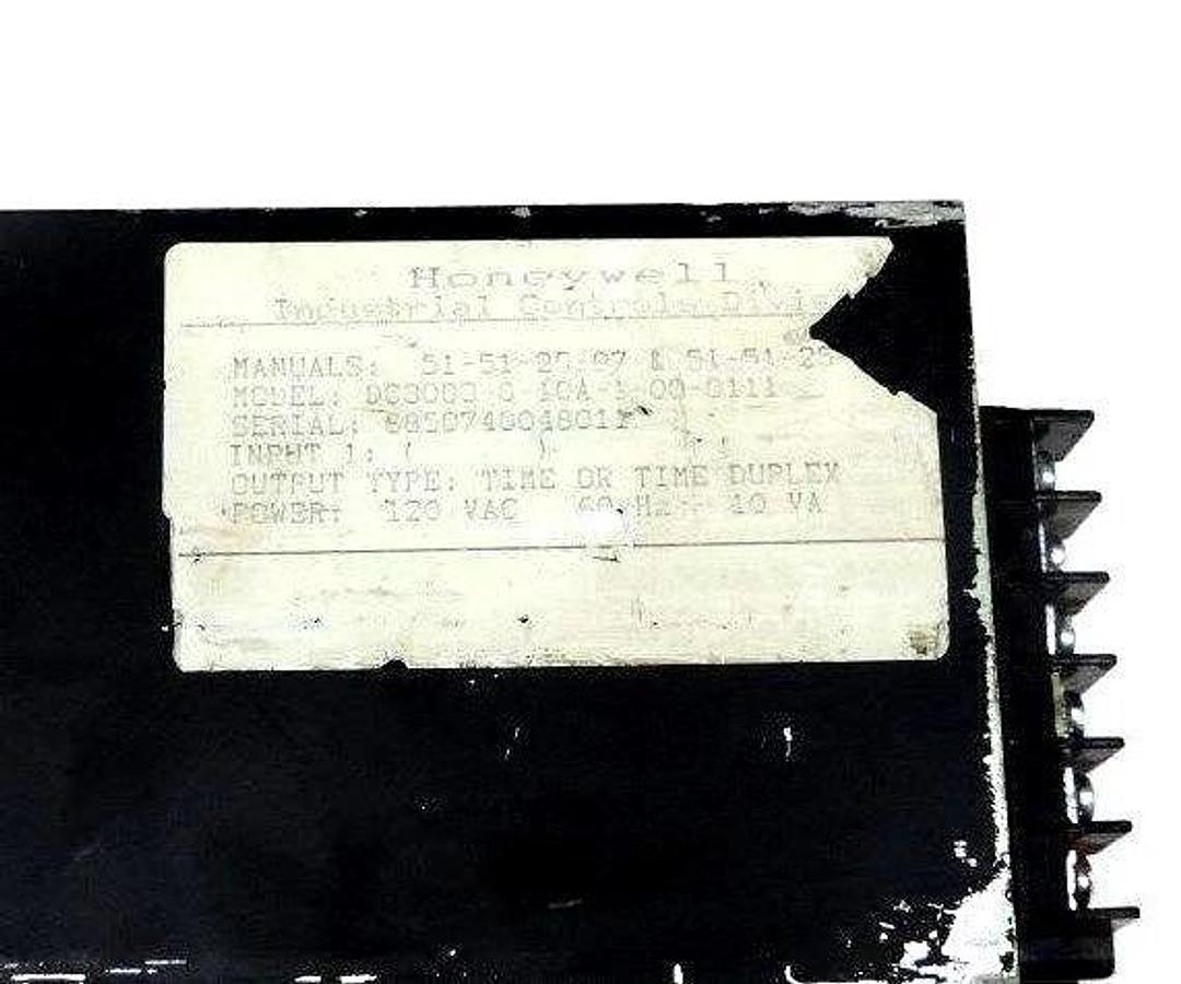Used HONEYWELL DC3003-0-10A-1-00-0111 TEMPERATURE CONTROLLER UDC-3000 DC3003