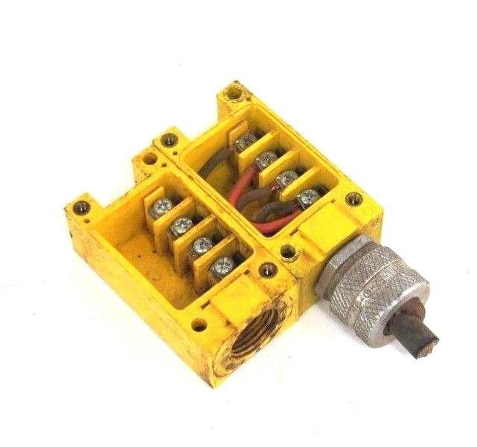 Used LOT OF 2 BANNER RWB4 MAXI-BEAM: WIRING BASE