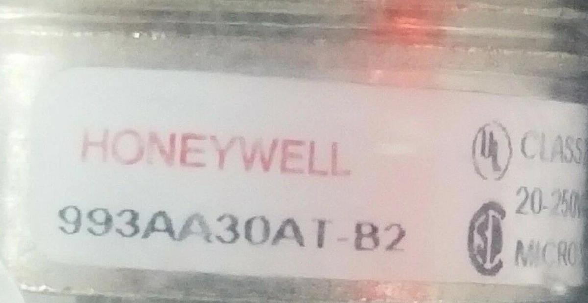 Used NEW HONEYELL MICRO SWITCH 993AA30AT-B2 PROXIMITY SWITCH INDUCTIVE 10MM RANGE