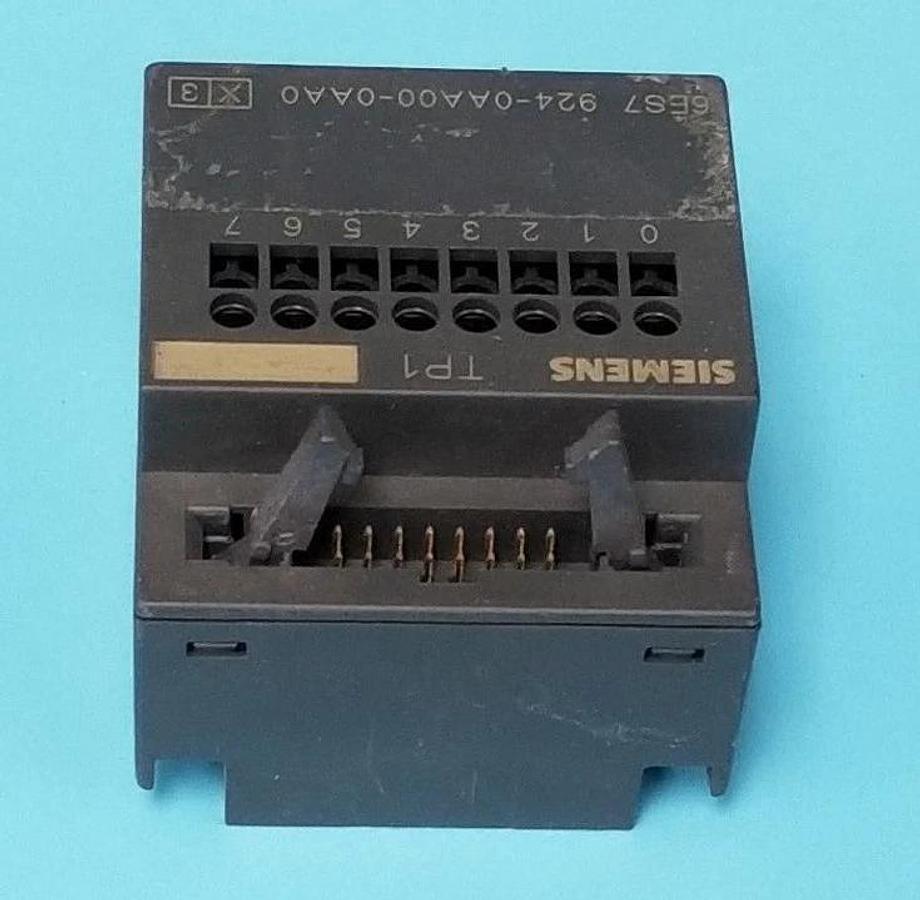 Used SIEMENS 6ES7-924-0AA00-0AA0 TERMINAL BLOCK 1-TIER S7300 SCREW 8 CH