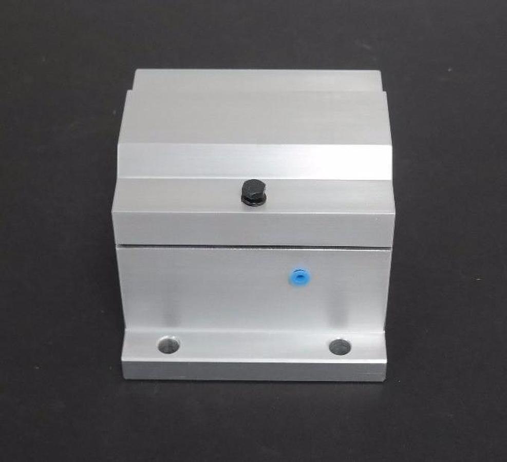 NIB SKF LUXD 32-2LS/AJ ALUMINUM HOUSING 4 BOLT PILLOW BLOCK BEARING 2" BORE