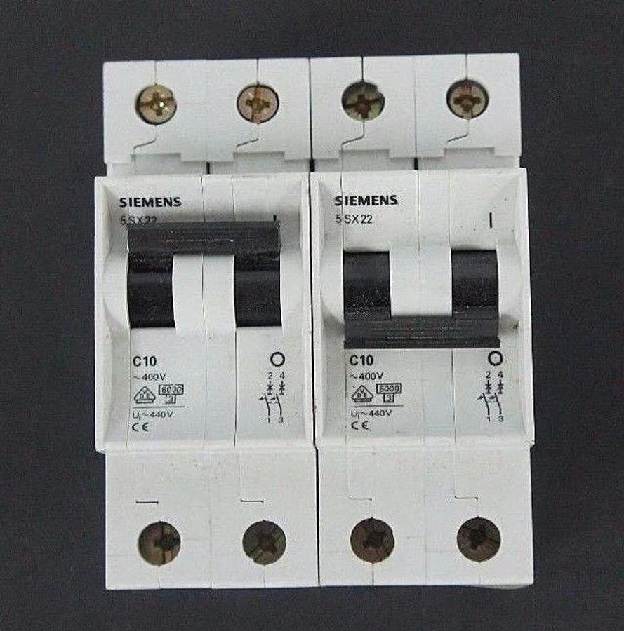 Used LOT OF 2 SIEMENS 5SX22-C10 CIRCUIT BREAKERS 480VAC MAX, 5SX22C10
