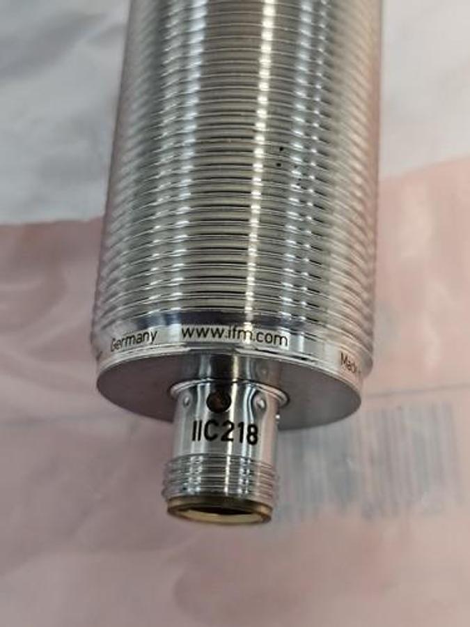 NEW IFM IIK3010-BPKG/K1/V4A/US-104 INDUCTIVE SENSOR IIC218