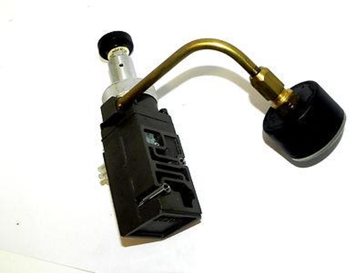 Used NUMATICS 081RS100J000000 REGULATOR AND GAUGE1/8IN 10-130PSI
