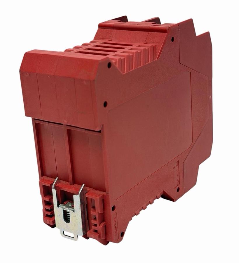 Used ALLEN BRADLEY 440R-M23147 GUARD MASTER SAFETY RELAY SER. B 440RM23147