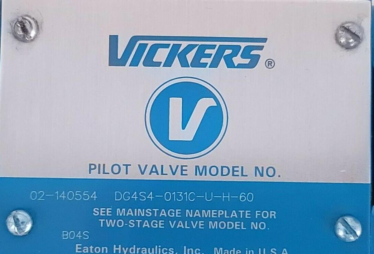 Used NEW VICKERS 02-140554 PILOT VALVE DG4S4-0131C-U-H-60 W/ 879147 24VDC COILS