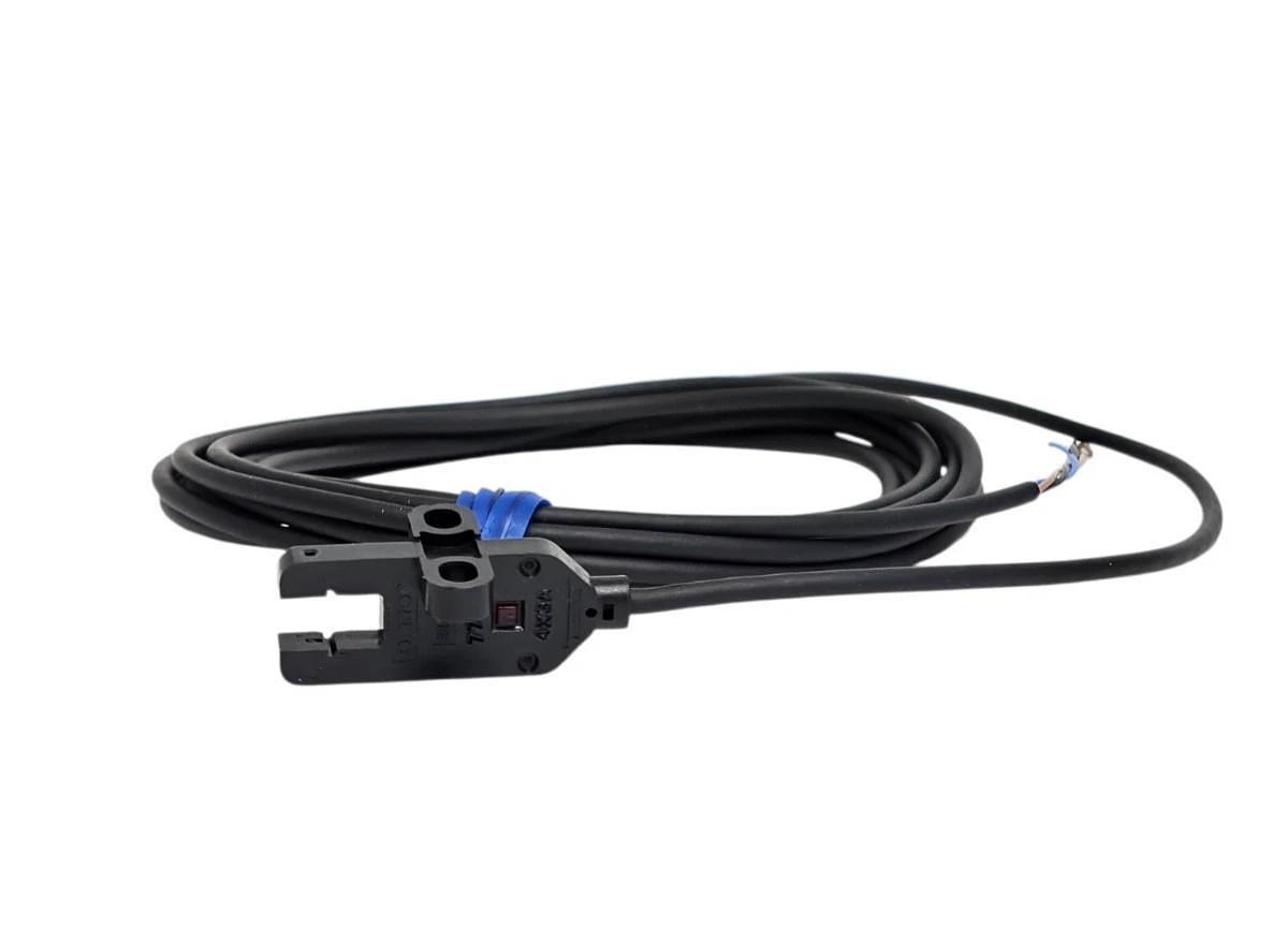 Used NEW OMRON EE-SX772 LIMIT SWITCH SENSOR EESX772 T-SHAPE 2 METER PREWIRED CABLE