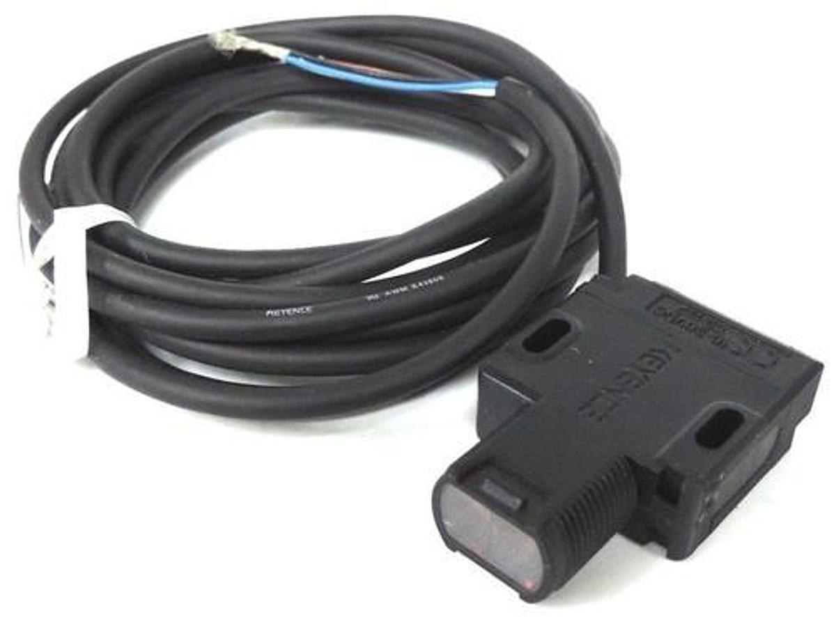 Used NEW KEYENCE CORP PZ-G61B PHOTOELECTRIC SENSOR 4.2METER RANGE 10-30VDC PZG61B