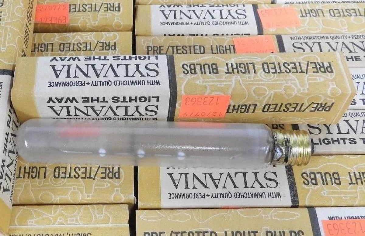 Used LOT OF 132 NEW GTE SYLVANIA T61/2-A BULBS 20W-120V EXIT
