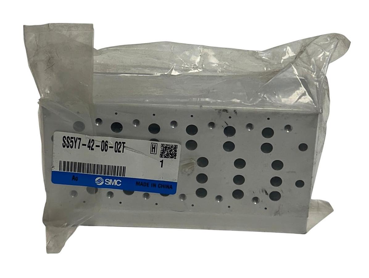 Used SMC SS5Y7-42-06-02T / SS5Y7420602T BAR STOCK MANIFOLD 7000 SERIES NSFS