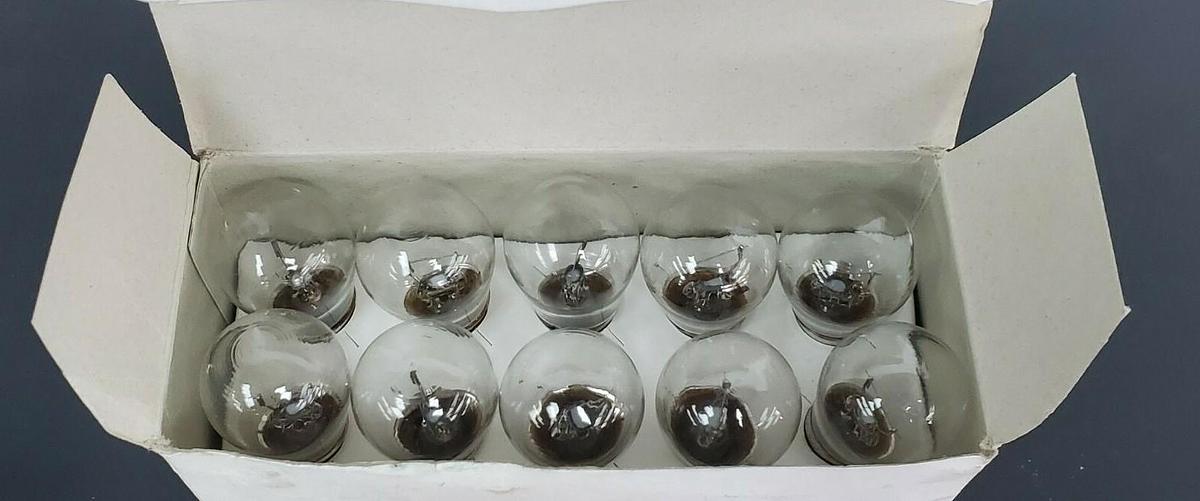 LOT OF 10 NEW GENERIC 1619 LIGHT BULBS