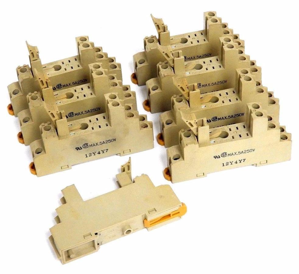 Used LOT OF 8 OMRON P7PF-08-E RELAY SOCKET BASES P7PF08E