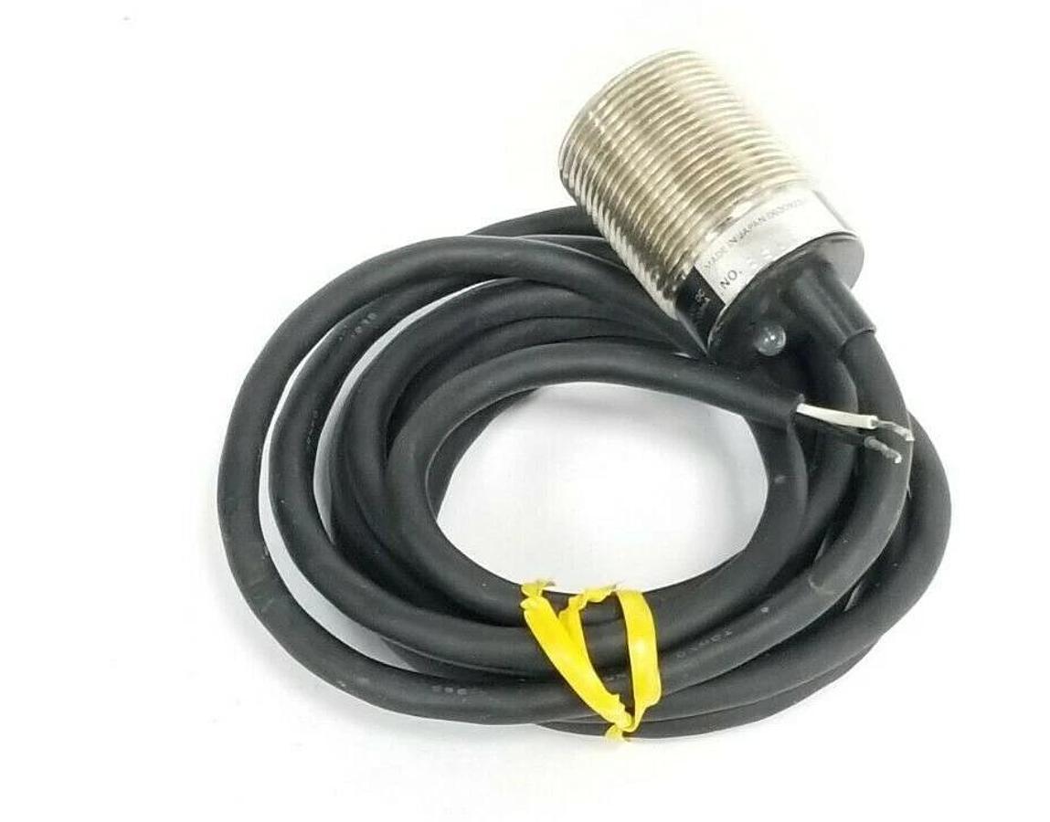 NEW GENERAL ELECTRIC CR215DB30TA3RB PROXIMITY SWITCH 10-30V DC (NO HARDWAR)