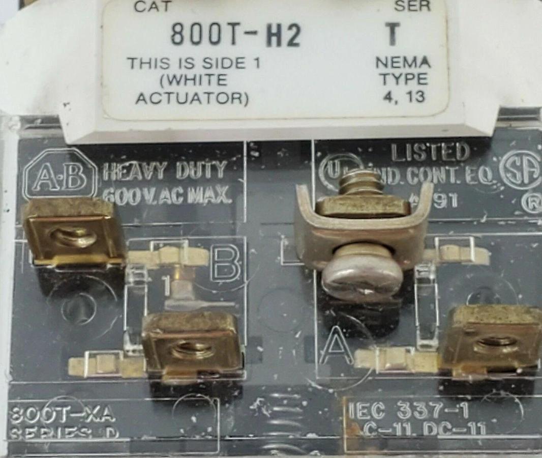 Used ALLEN BRADLEY 800T-H2 SELECTOR SWITCH SER.T W/ TWO 800T-XA SER. D CONTACTORS