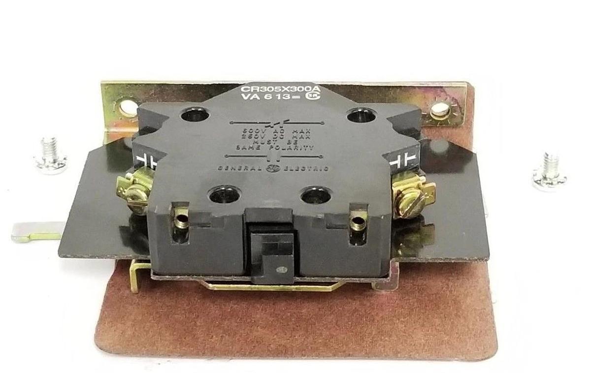 Used GENERAL ELECTRIC CR305X300A AUXILIARY CONTACT 600VAC 250VDC