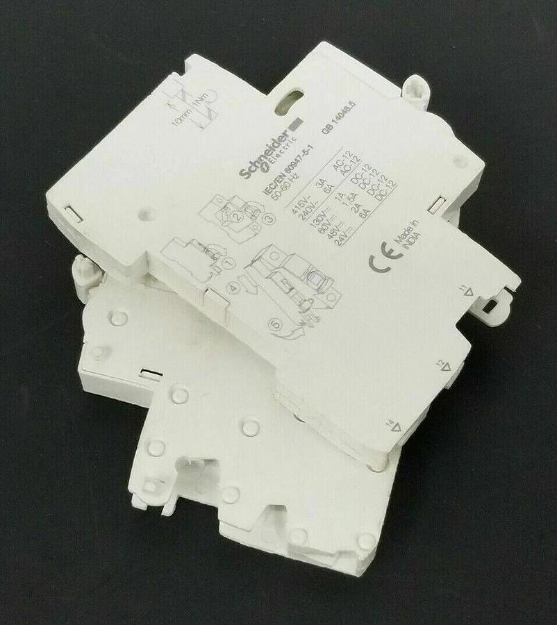 Used LOT OF 2 SCHNEIDER / MERLIN GERIN A9A26924 AUXILIARY CONTACTS 6A 130VDC DD15131