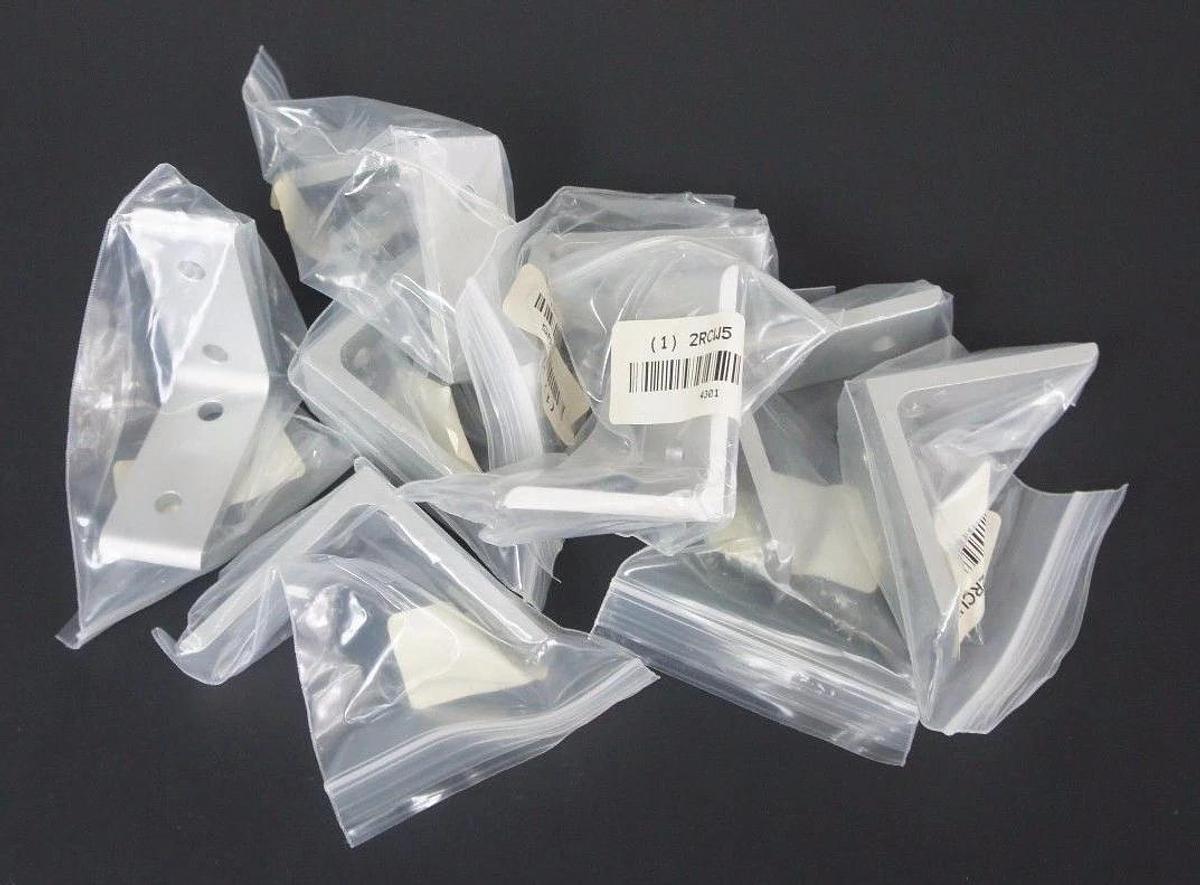 Used LOT OF 8 NEW GENERIC 2RCW5 INSIDE CORNER BRACKET, 4 HOLE