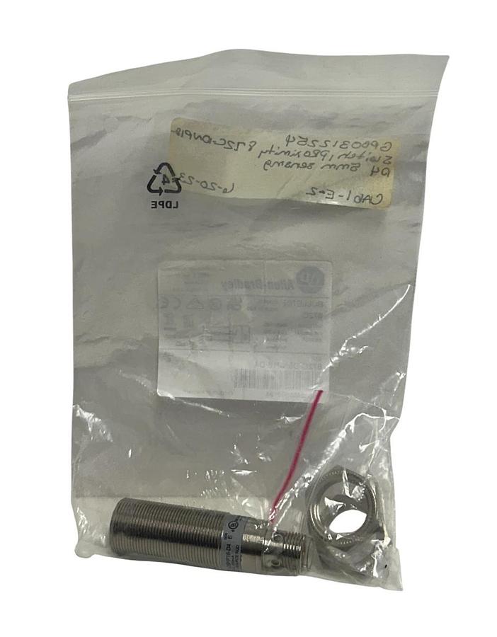 ALLEN BRADLEY 872C-D5NP18-D4 /E BULLETIN 872C INDUCTIVE PROXIMITY SENSOR NSMP