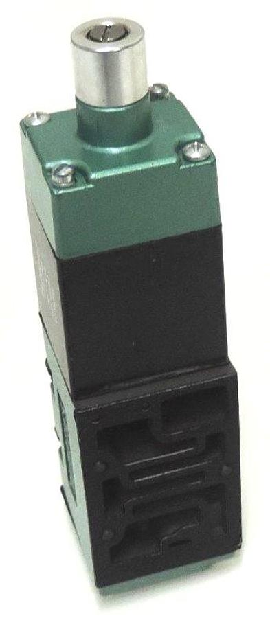 Used NEW NUMATICS 152SA4002011B30 SOLENOID VALVE 0.11AMP WITH 228-694B COIL 0.12 AMP