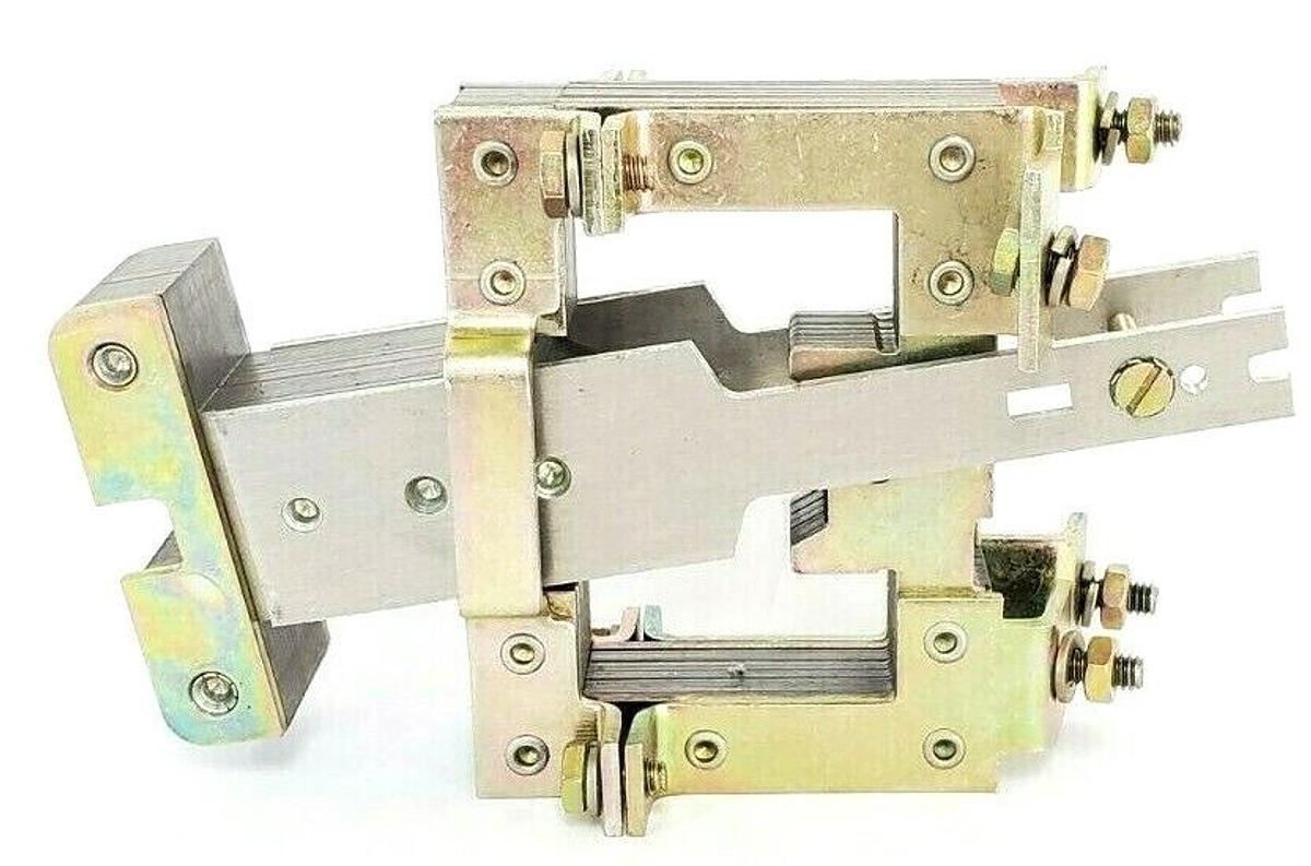 NEW GE GENERAL ELECTRIC 622C521G3 CIRCUIT BREAKER MAGNET / ARMATURE ASSEMBLY