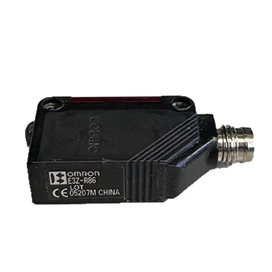Used OMRON E3Z-R86 / E3ZR86 PHOTOELECTRIC SENSORS 12-24VDC DIFFUSE-REFLECTIVE