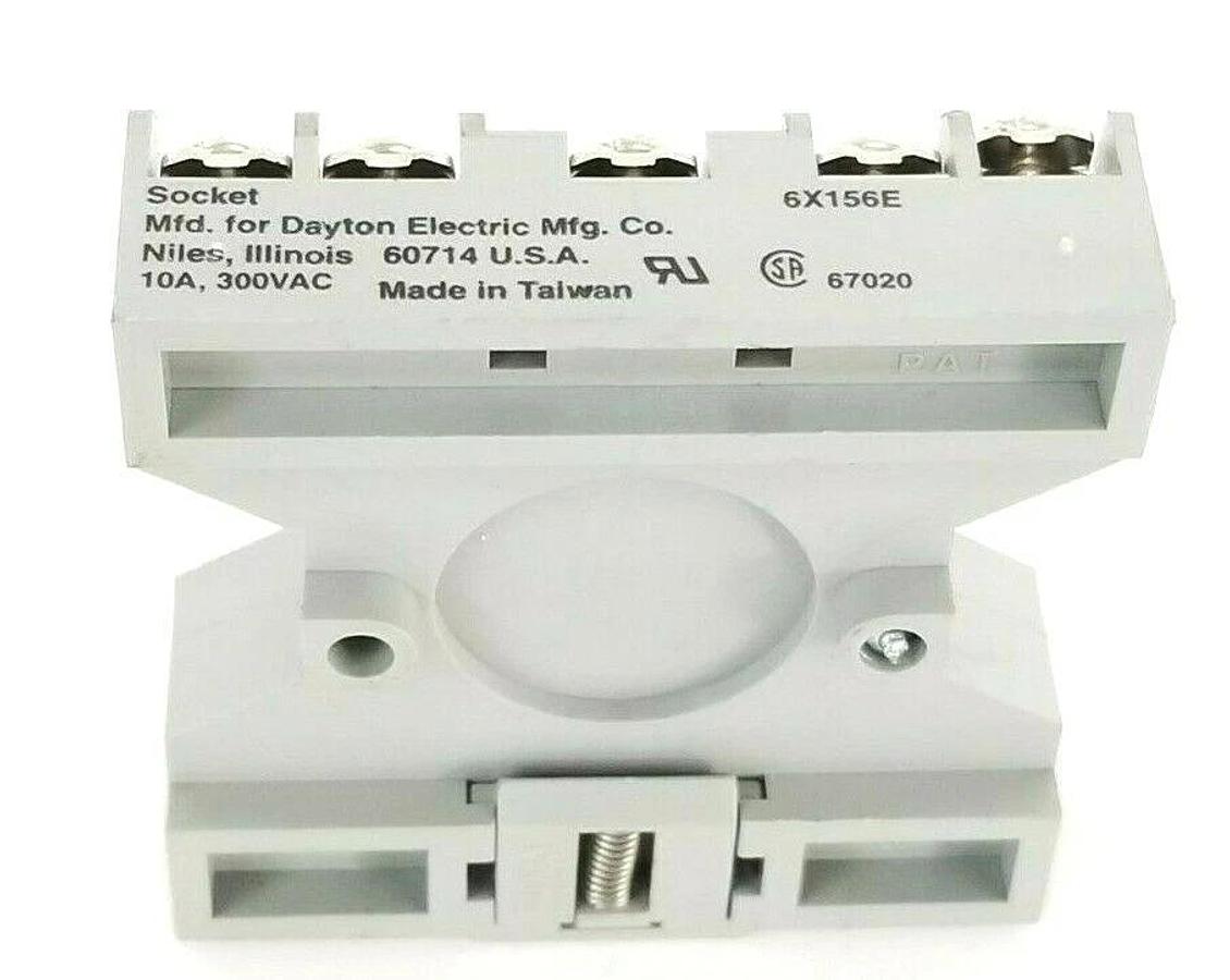 Used DAYTON 6X156E SOCKET 10A, 300VAC