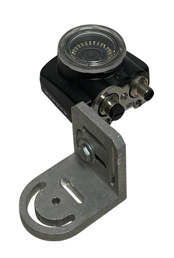 Used BANNER IVUTGPR08 / 81940 iVu SERIES IMAGE SENSOR I/O 8mm PNP RED w/ BRACKET USNP