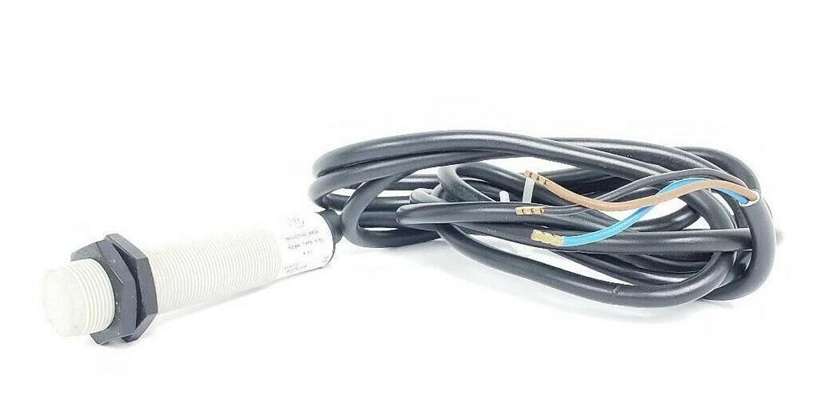 Used ALLEN BRADLEY 871C-P5S18 PROXIMITY SWITCH SER. A, REV. B, RANGE: 5MM, 871CP5S18