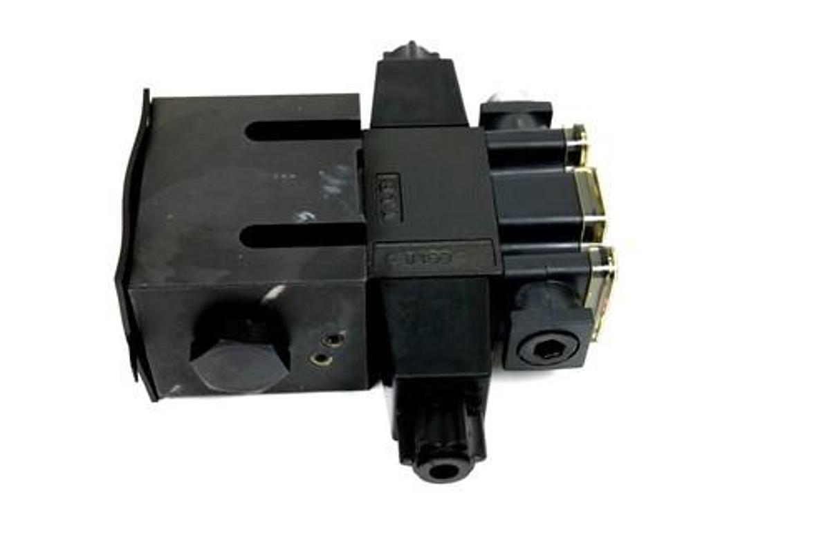 Used NEW PARKER D31VW1D4NYCF56 75 DIRECTIONAL VALVE PILOT VALVE D1VW20DNYCF56 75